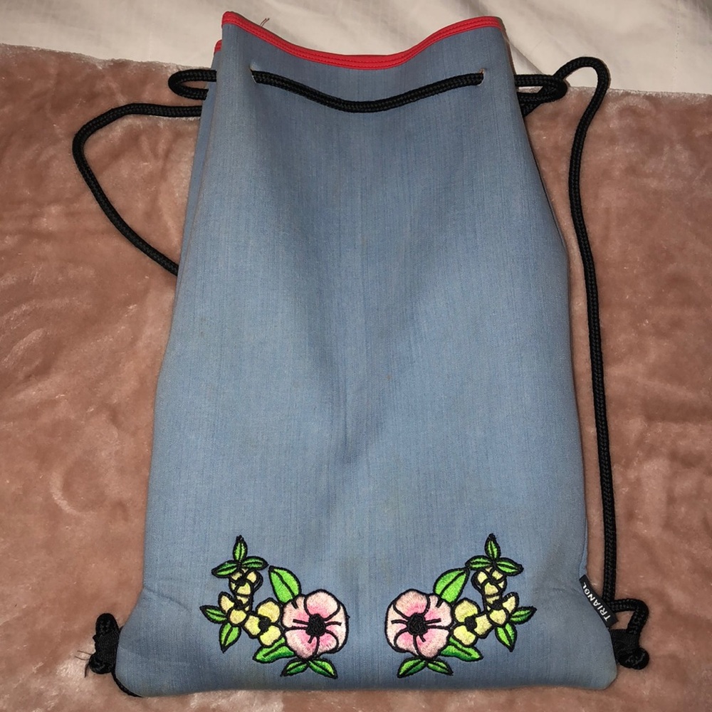 Triangl drawstring bag